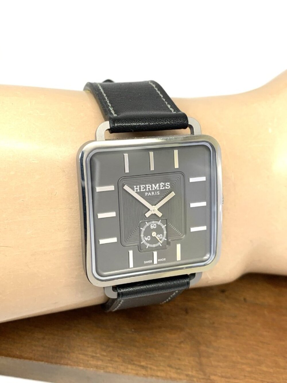 Hermes Men's Watch TI1.741 Swiss Automatic Gray Dial Titanium Black Leather Band - Picture 9 of 12